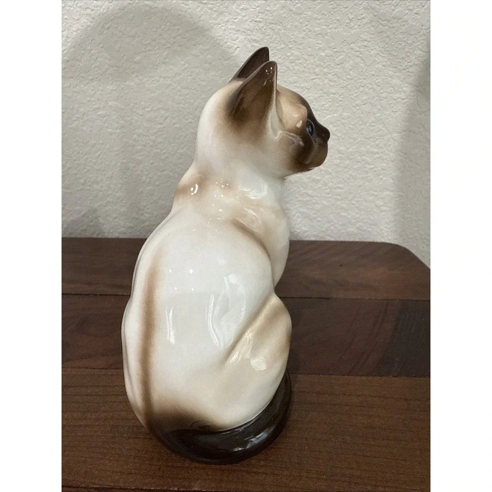 Enesco Cat Figurine with Blue Eyes Siamese Kitten